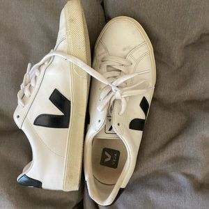 VEJA Sneakers